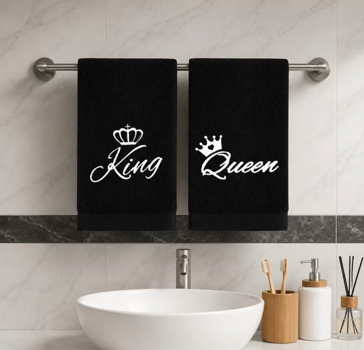 2 modern unisex bathroom towels