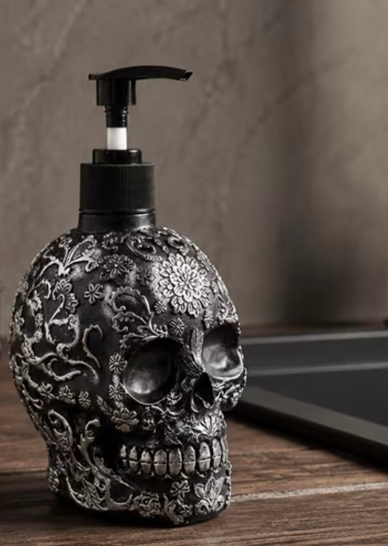 Dispenser di sapone liquido a forma di teschio gotico
