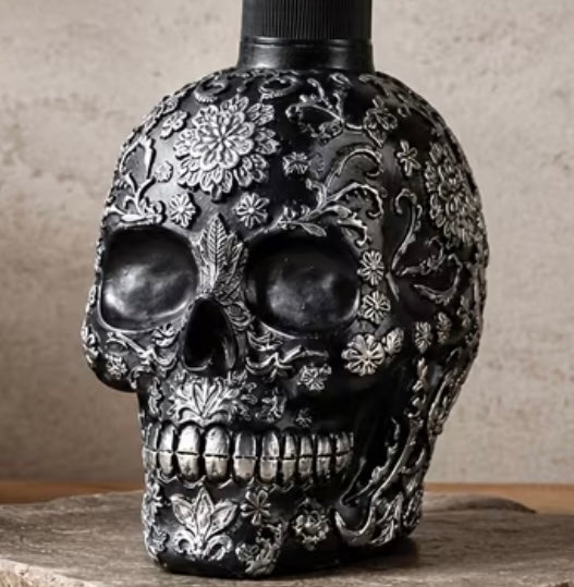 Dispenser di sapone liquido a forma di teschio gotico