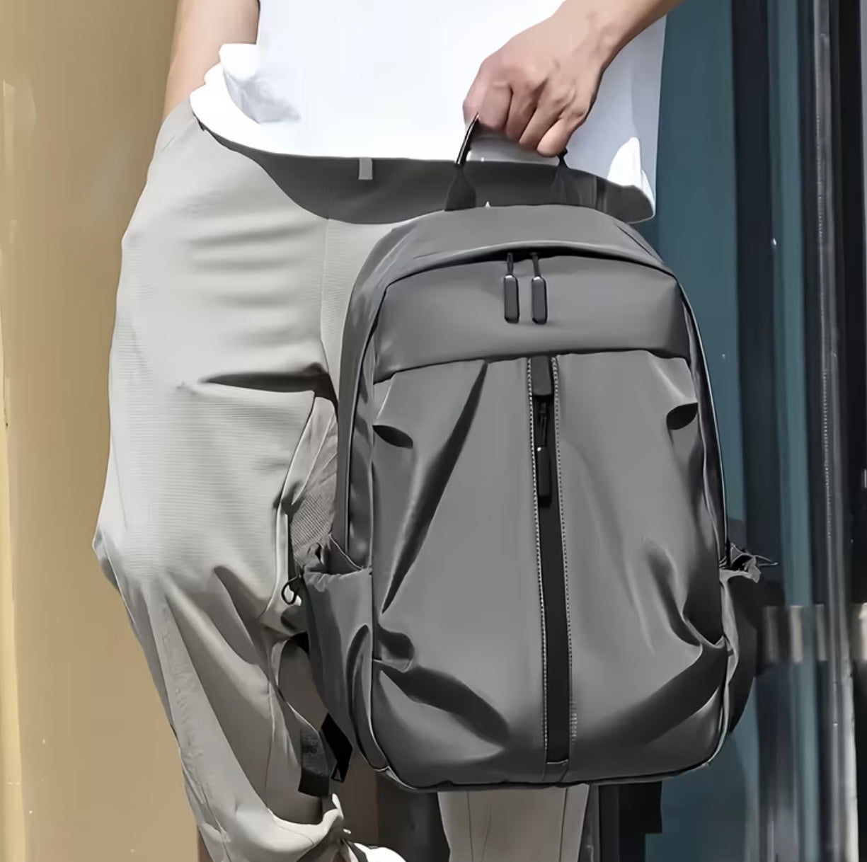 Fashionable unisex backpack in solid colour