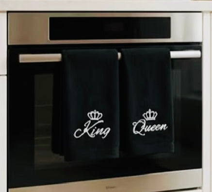 2 modern unisex bathroom towels