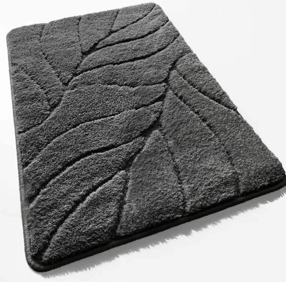 Plush bath mat with non-slip back