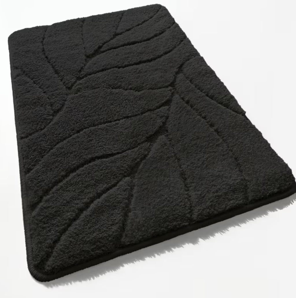 Plush bath mat with non-slip back
