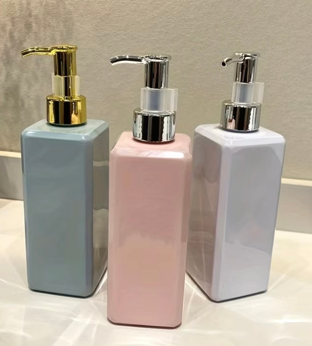 Bottle with Shower Gel Pump 250MI