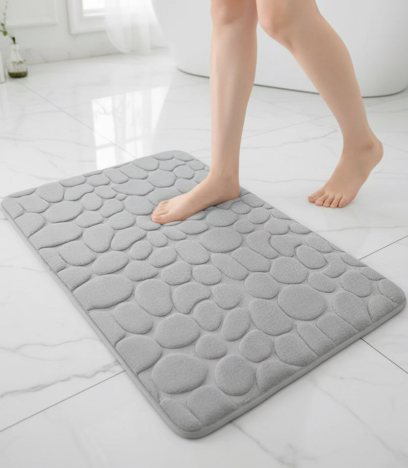 Soft and Absorbent Bath Mat with

Non-slip PVC bottom (60x40 CM)
