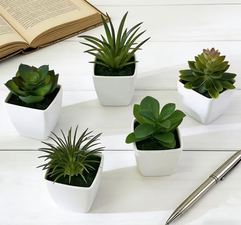Set of 5 pieces of artificial potted plants