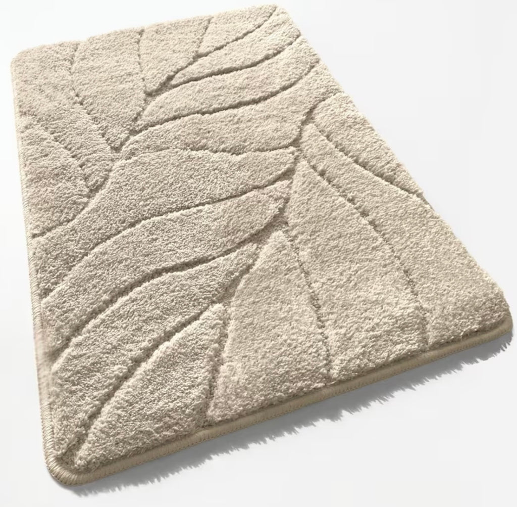 Plush bath mat with non-slip back