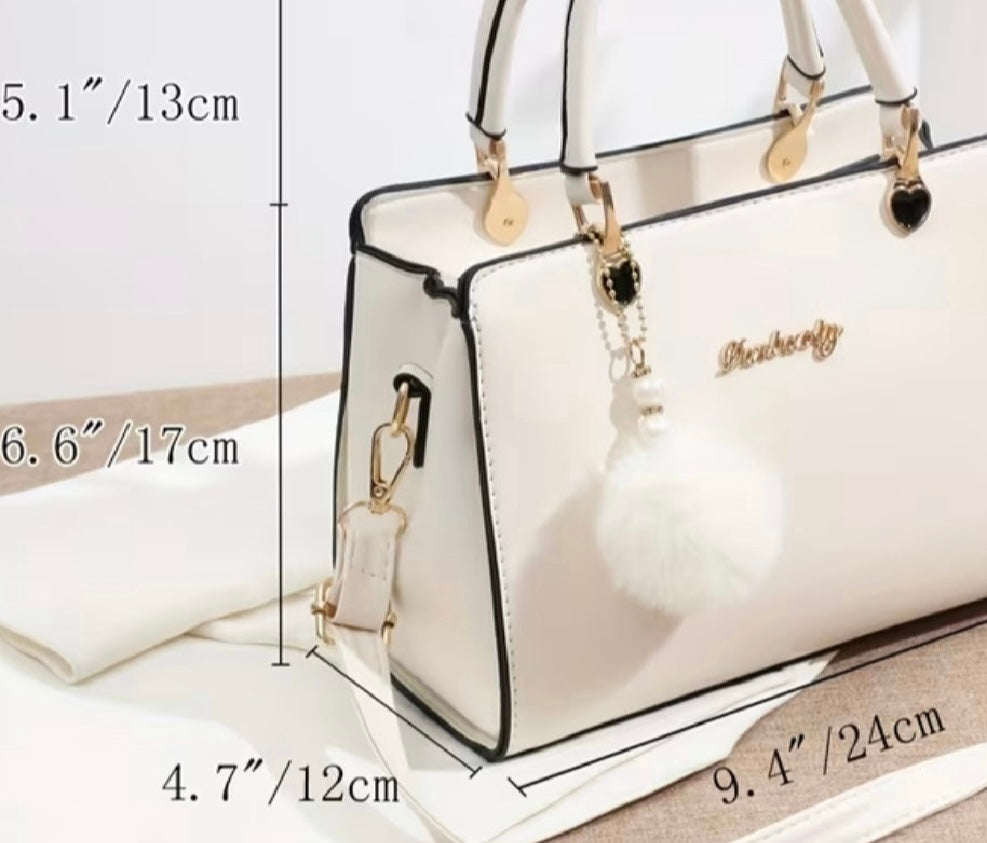 Bolso de moda con pompón decorativo