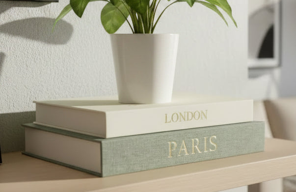 Set of 2 pieces of decorative book boxes that can be opened in linen