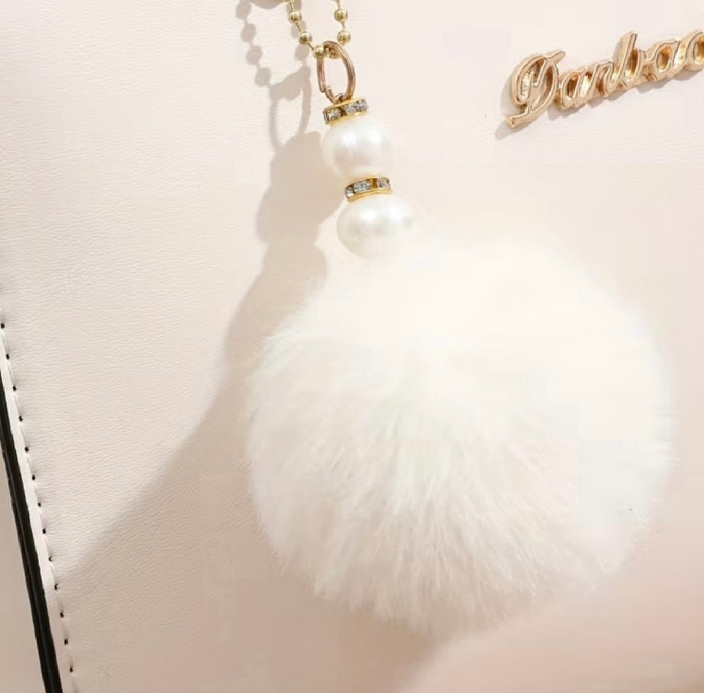 Bolso de moda con pompón decorativo