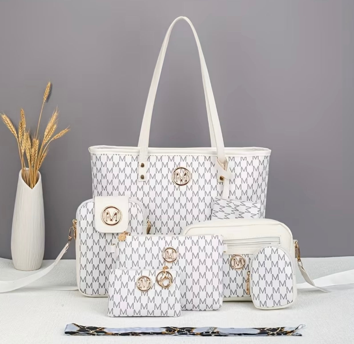 Set of 7 pieces plastic tote bag with fashionable letter print
