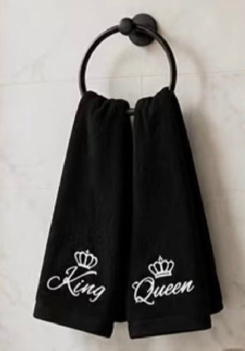 2 modern unisex bathroom towels