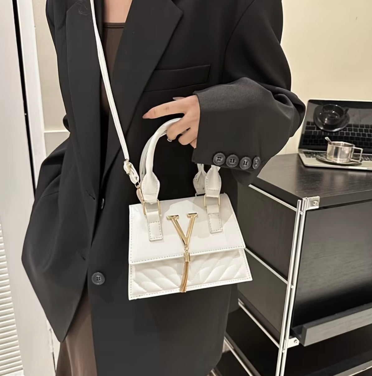Women's hot chain bag